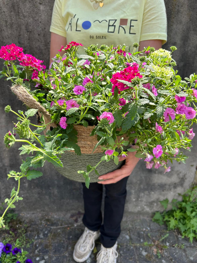 Mand met zomer bloeiers - Bloemenatelier Han Fokkink