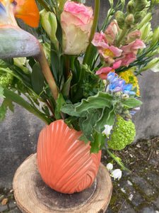 Tulpen vaas opgemaakt (25 cm) - Bloemenatelier Han Fokkink